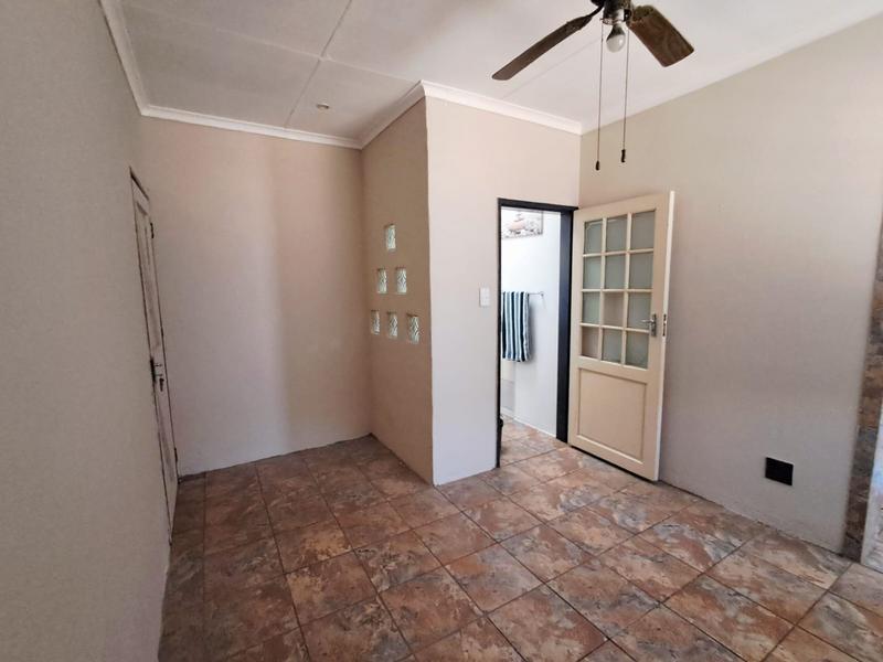 7 Bedroom Property for Sale in Clayville Gauteng