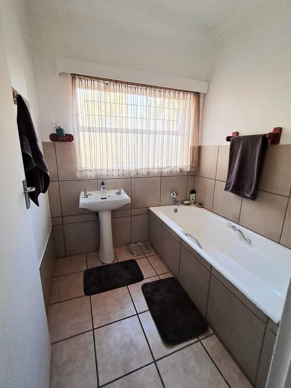 7 Bedroom Property for Sale in Clayville Gauteng