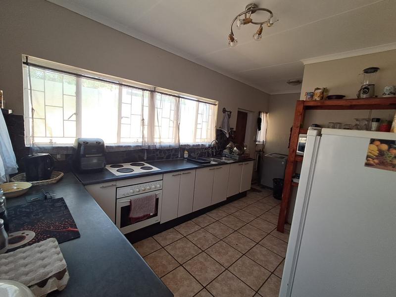 7 Bedroom Property for Sale in Clayville Gauteng