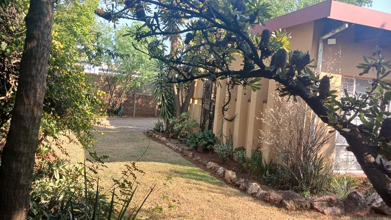 7 Bedroom Property for Sale in Clayville Gauteng