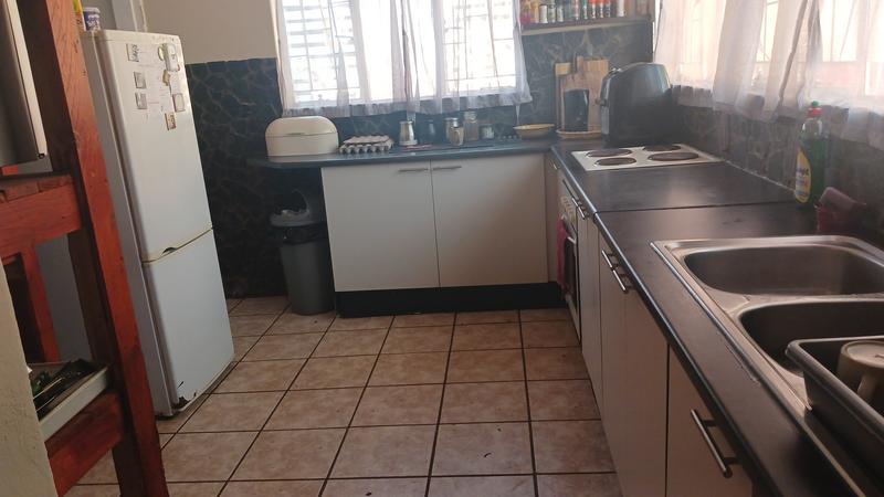 7 Bedroom Property for Sale in Clayville Gauteng
