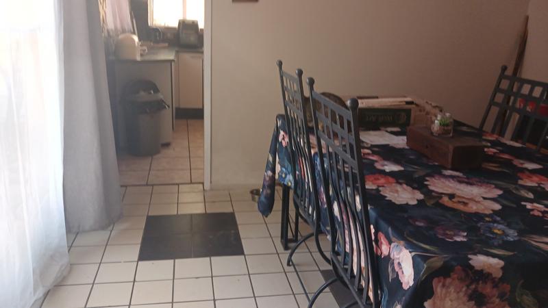 7 Bedroom Property for Sale in Clayville Gauteng