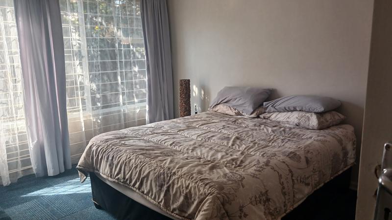 7 Bedroom Property for Sale in Clayville Gauteng