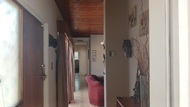 7 Bedroom Property for Sale in Clayville Gauteng
