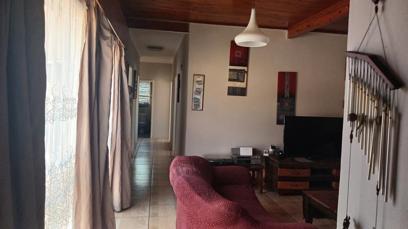 7 Bedroom Property for Sale in Clayville Gauteng