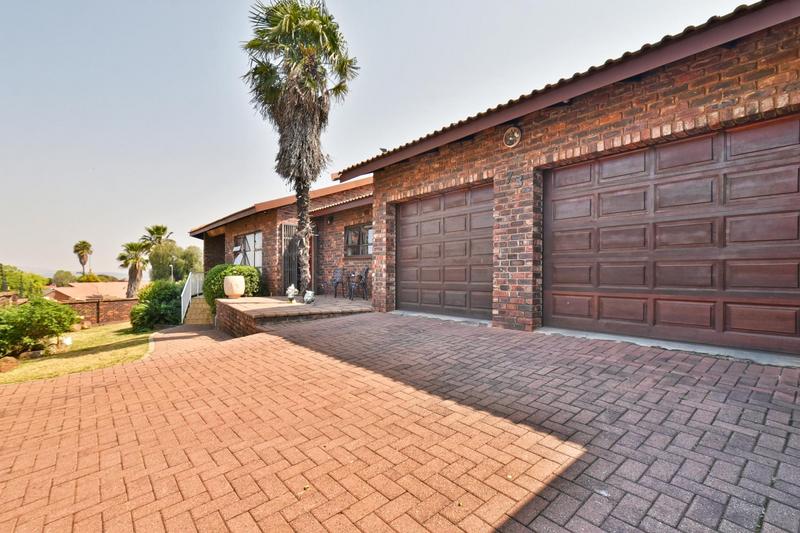 4 Bedroom Property for Sale in Glenvista Gauteng