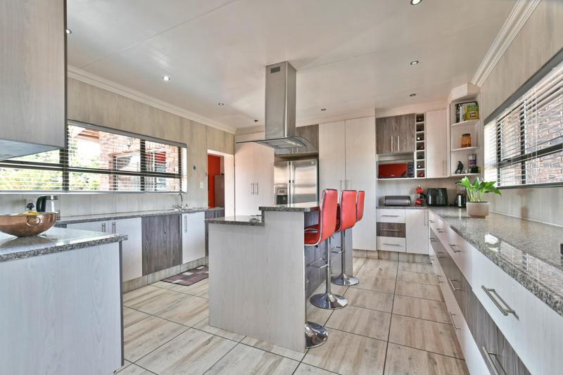 4 Bedroom Property for Sale in Glenvista Gauteng