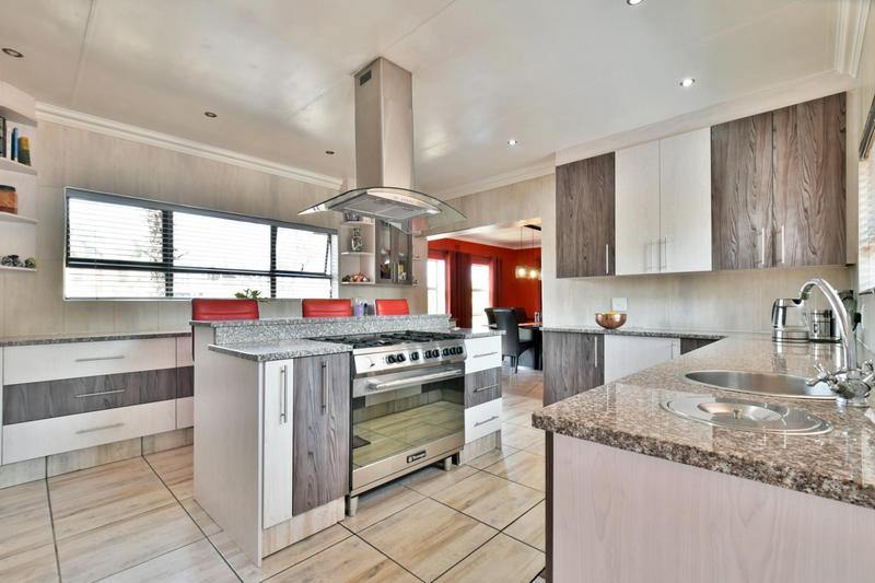 4 Bedroom Property for Sale in Glenvista Gauteng