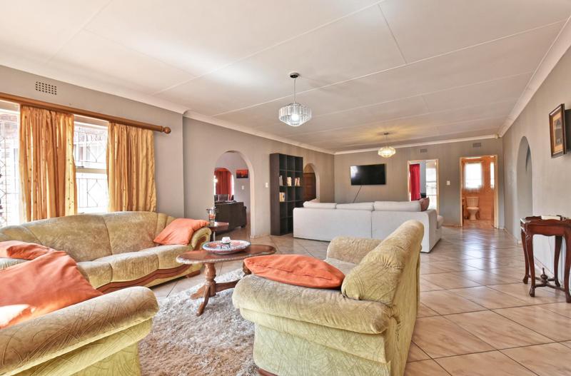 4 Bedroom Property for Sale in Glenvista Gauteng