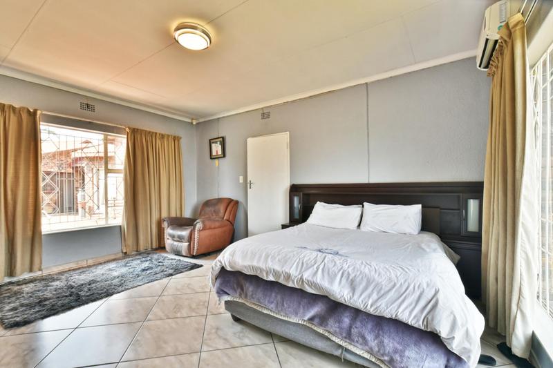 4 Bedroom Property for Sale in Glenvista Gauteng