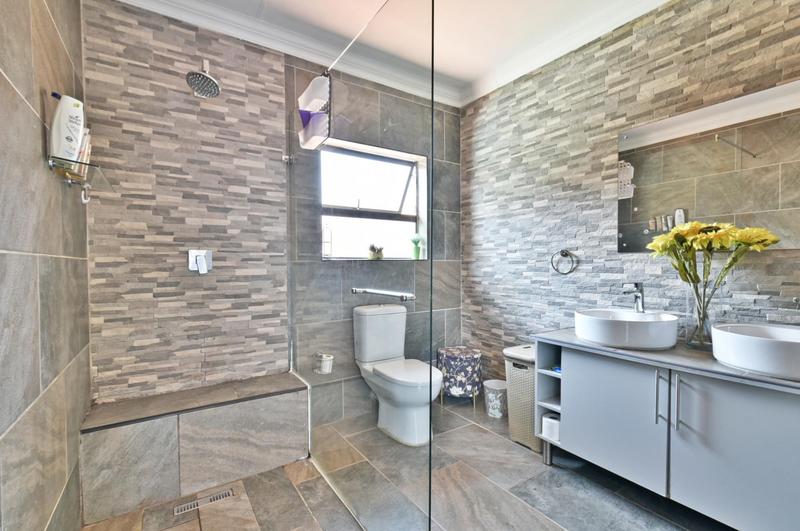 4 Bedroom Property for Sale in Glenvista Gauteng