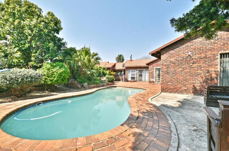 4 Bedroom Property for Sale in Glenvista Gauteng