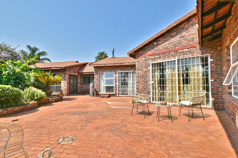 4 Bedroom Property for Sale in Glenvista Gauteng