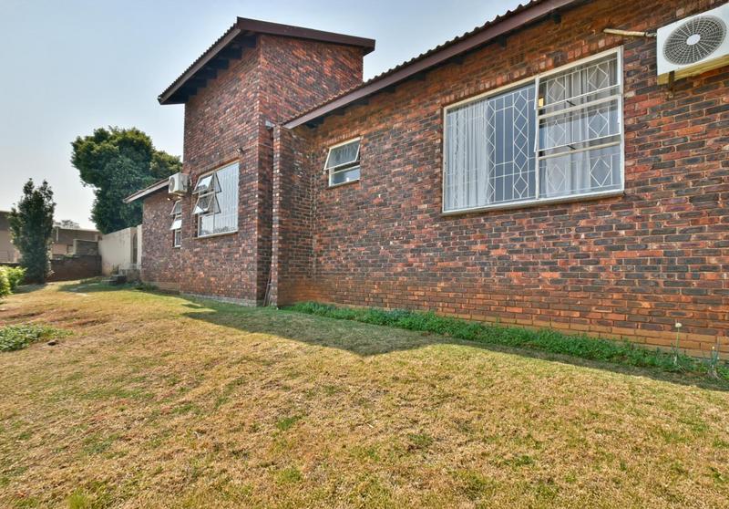 4 Bedroom Property for Sale in Glenvista Gauteng