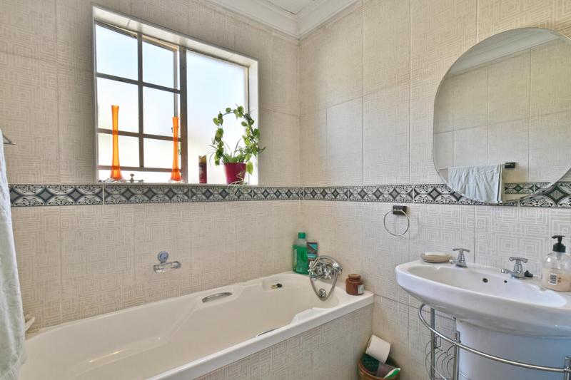 3 Bedroom Property for Sale in Sonneglans Gauteng