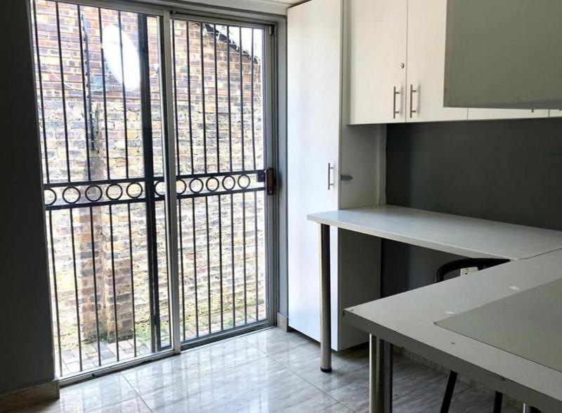 To Let 2 Bedroom Property for Rent in Faerie Glen Gauteng