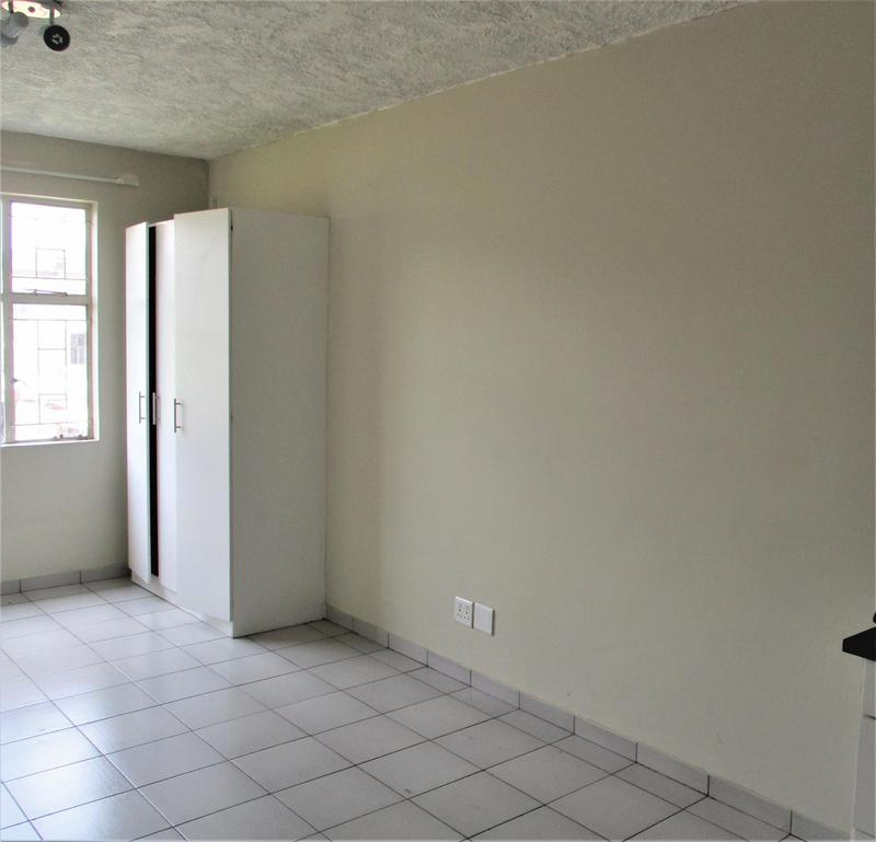 To Let 1 Bedroom Property for Rent in Mayville Gauteng