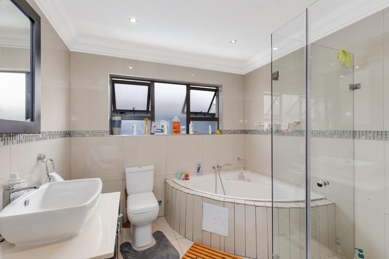 4 Bedroom Property for Sale in Waterfall Country Village Gauteng