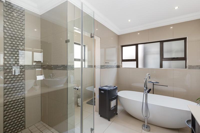 4 Bedroom Property for Sale in Waterfall Country Village Gauteng