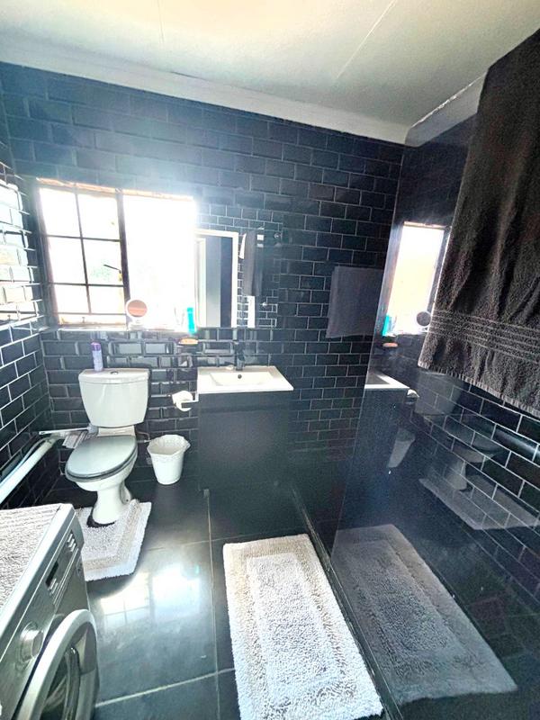 2 Bedroom Property for Sale in Annlin Gauteng