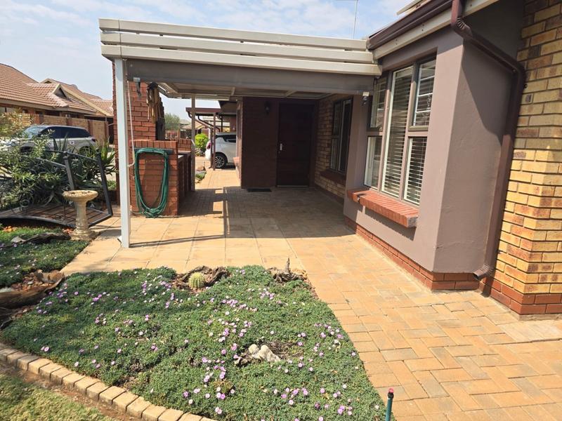 2 Bedroom Property for Sale in Montana Tuine Gauteng