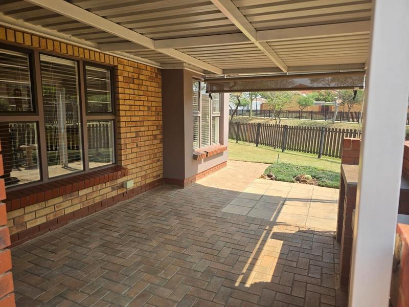 2 Bedroom Property for Sale in Montana Tuine Gauteng