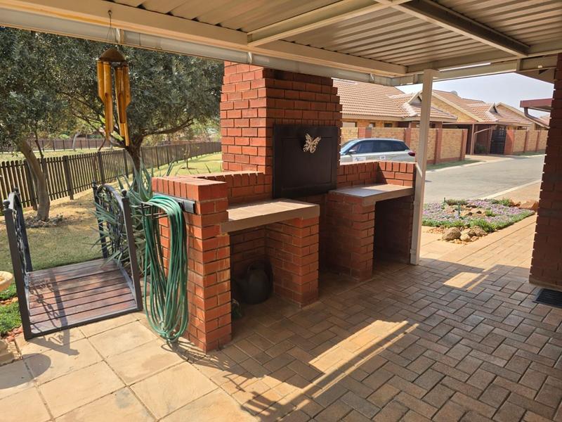 2 Bedroom Property for Sale in Montana Tuine Gauteng
