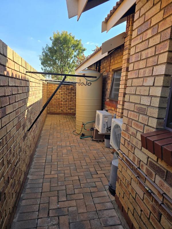 2 Bedroom Property for Sale in Montana Tuine Gauteng