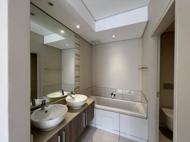 To Let 2 Bedroom Property for Rent in Rosebank Gauteng