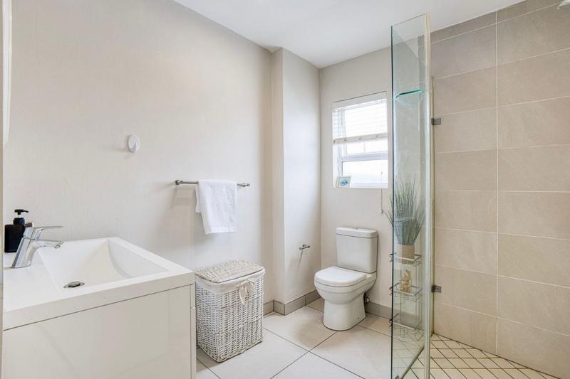 To Let 2 Bedroom Property for Rent in Linden Gauteng