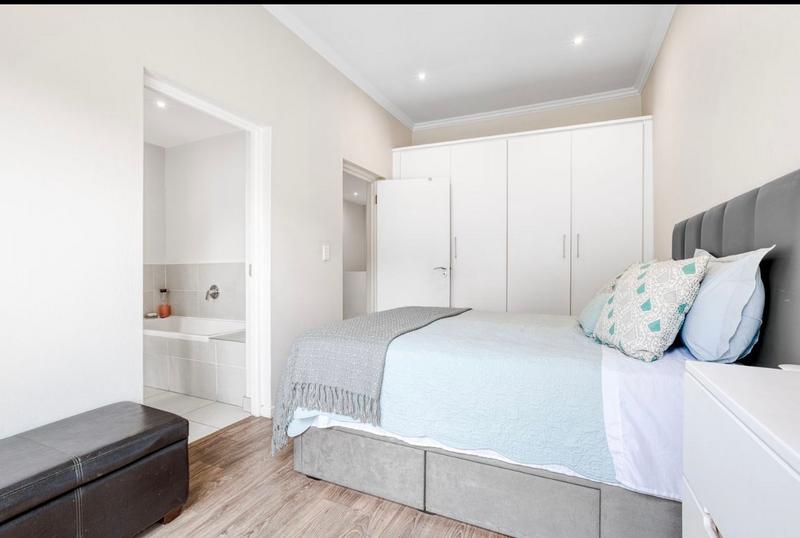 To Let 2 Bedroom Property for Rent in Linden Gauteng