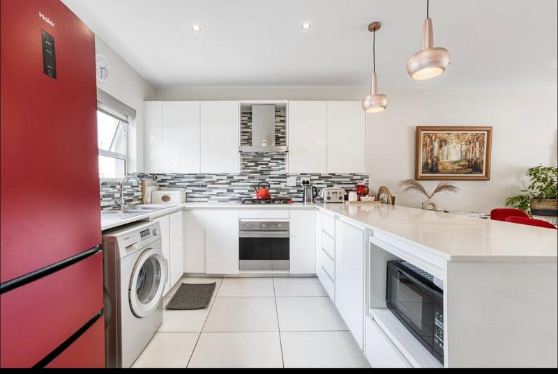 To Let 2 Bedroom Property for Rent in Linden Gauteng