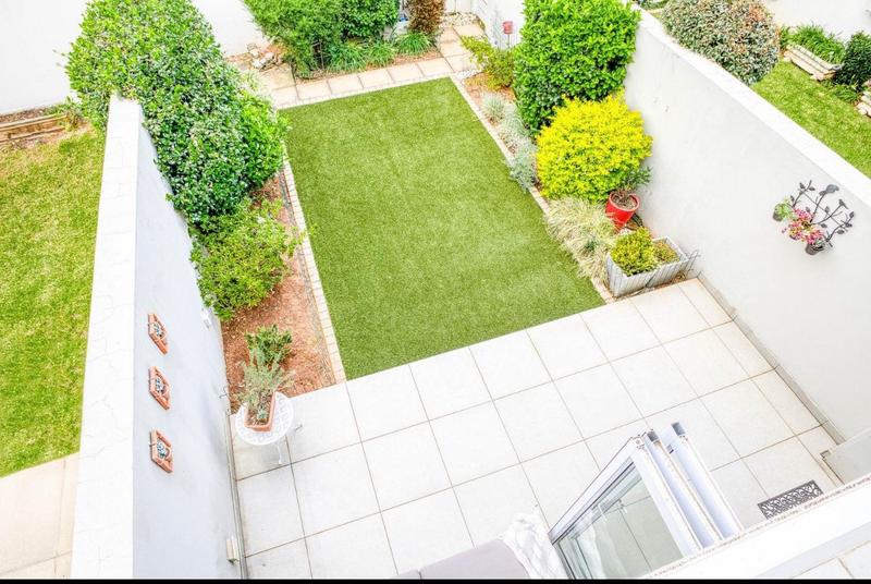 To Let 2 Bedroom Property for Rent in Linden Gauteng