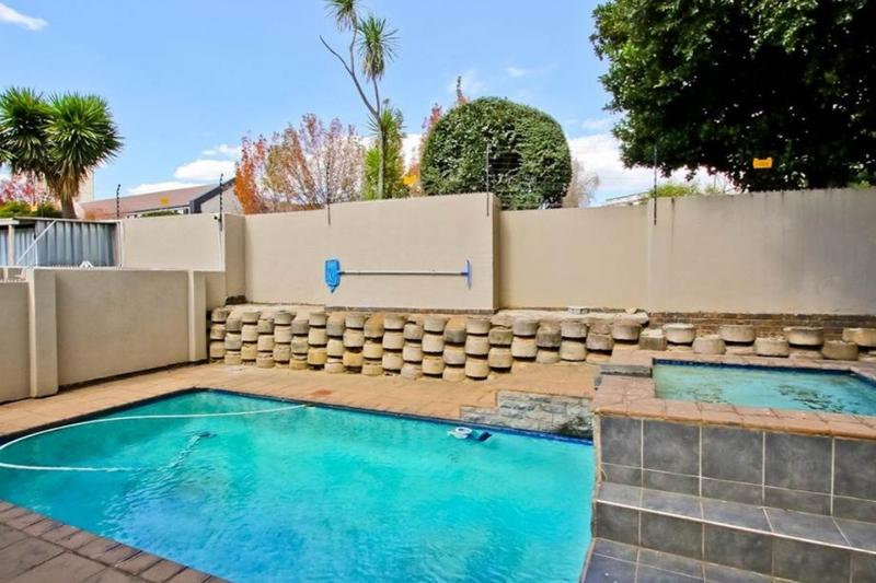 To Let 2 Bedroom Property for Rent in Bedford Gardens Gauteng
