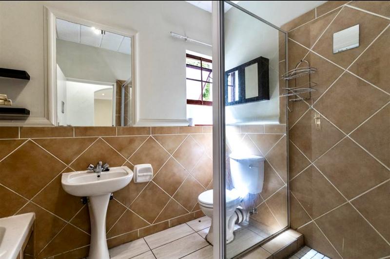 To Let 2 Bedroom Property for Rent in Saxonwold Gauteng