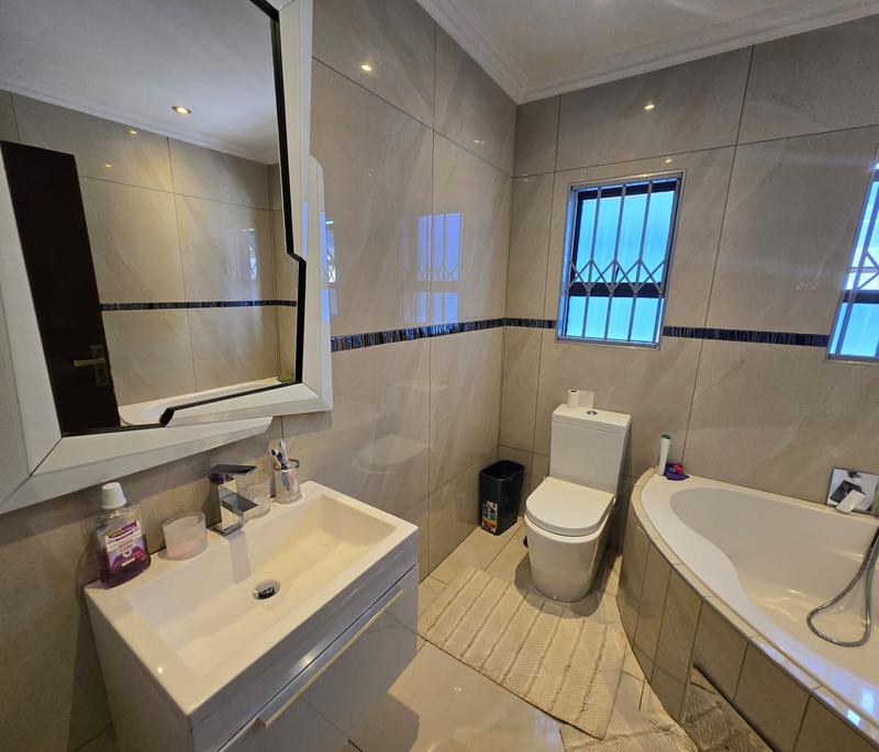 4 Bedroom Property for Sale in Greenstone Hill Gauteng