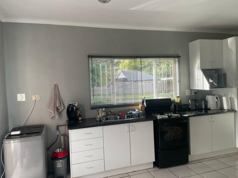 To Let 2 Bedroom Property for Rent in Edenvale Gauteng