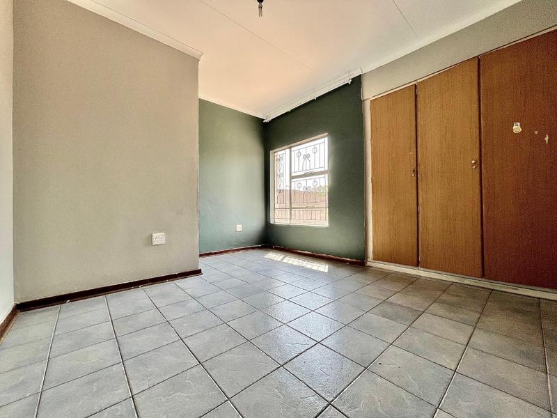 To Let 3 Bedroom Property for Rent in Country View Gauteng