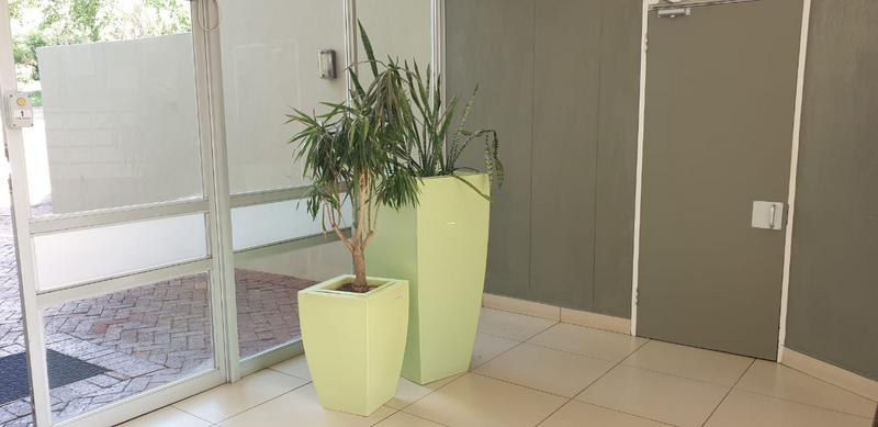 To Let 2 Bedroom Property for Rent in Sandhurst Gauteng
