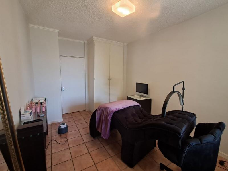 To Let 2 Bedroom Property for Rent in Sandhurst Gauteng