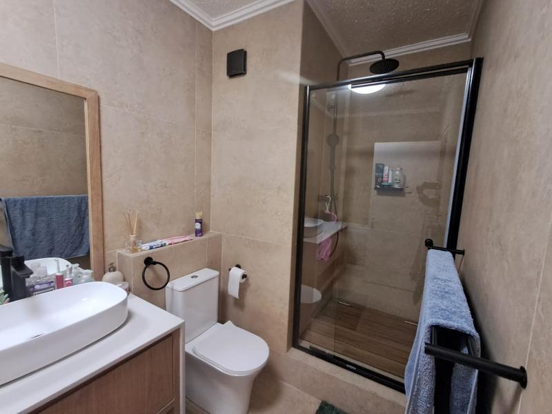 To Let 2 Bedroom Property for Rent in Sandhurst Gauteng