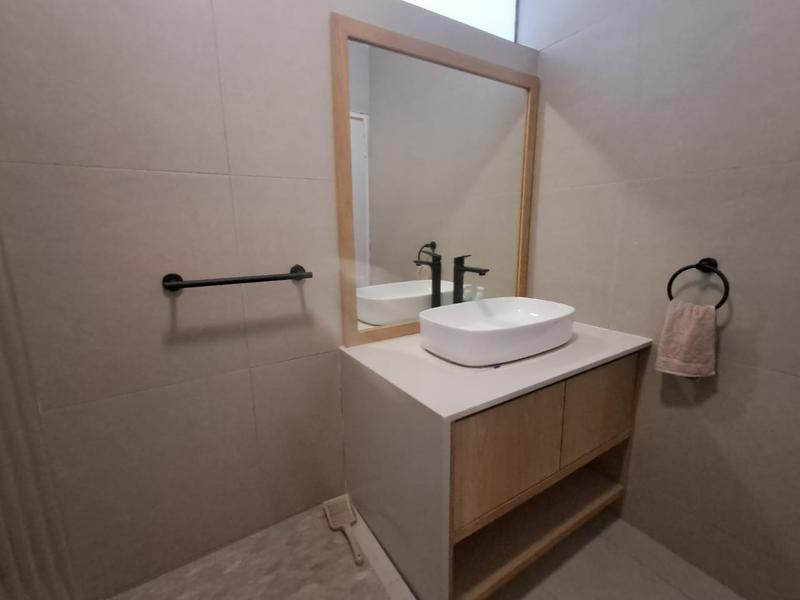 To Let 2 Bedroom Property for Rent in Sandhurst Gauteng