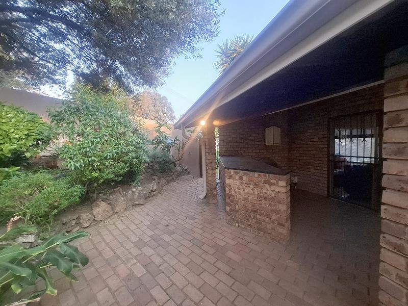 To Let 3 Bedroom Property for Rent in Morningside Manor Gauteng