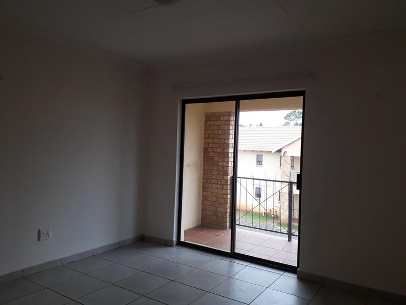 To Let 2 Bedroom Property for Rent in Groblerpark Gauteng