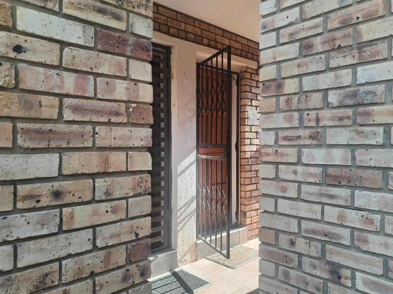 To Let 2 Bedroom Property for Rent in Groblerpark Gauteng