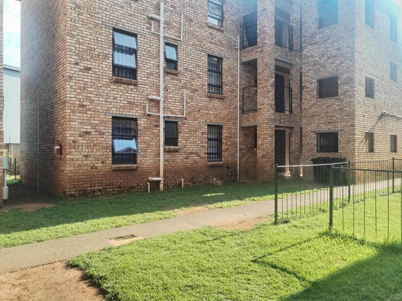 To Let 2 Bedroom Property for Rent in Groblerpark Gauteng
