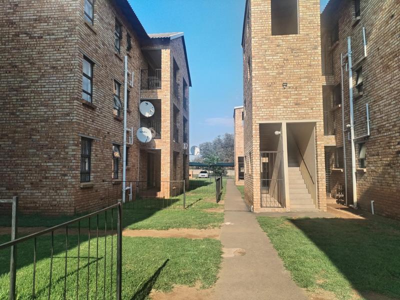 To Let 2 Bedroom Property for Rent in Groblerpark Gauteng