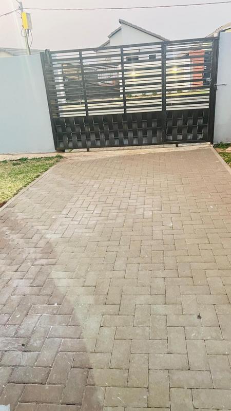 2 Bedroom Property for Sale in South Hills Gauteng