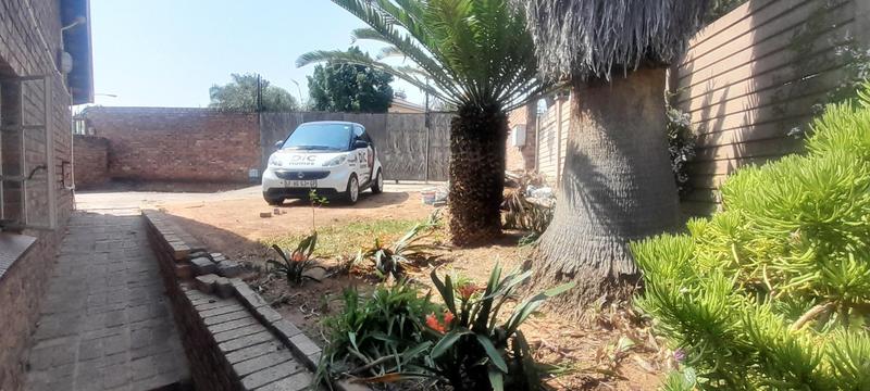 To Let 2 Bedroom Property for Rent in Rooihuiskraal Gauteng