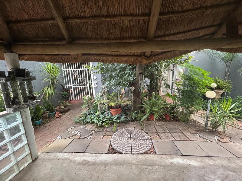 To Let 4 Bedroom Property for Rent in Rooihuiskraal Gauteng